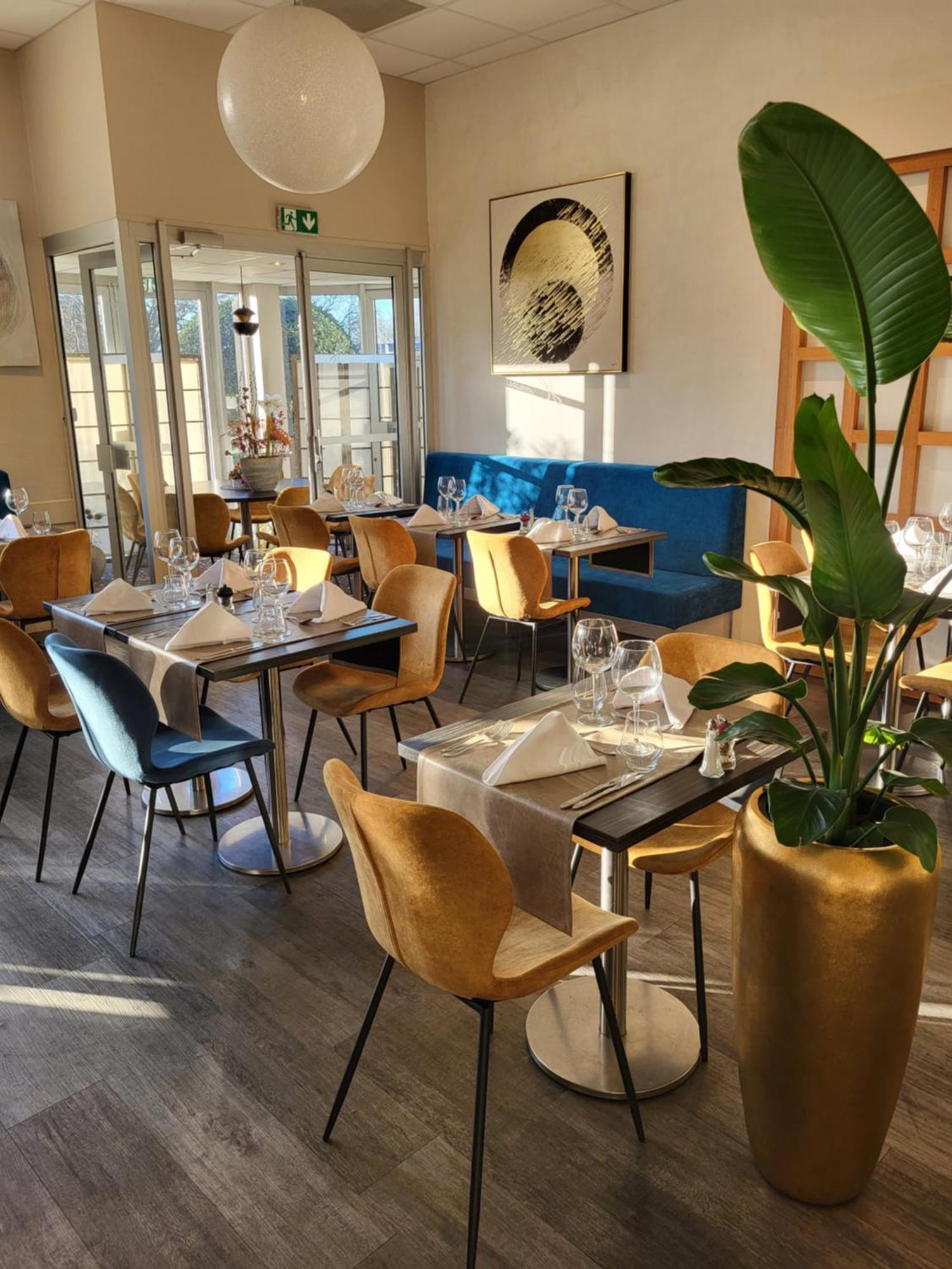 Hotel Restaurant Du Parc Saumur Logis Elegance Exterior photo
