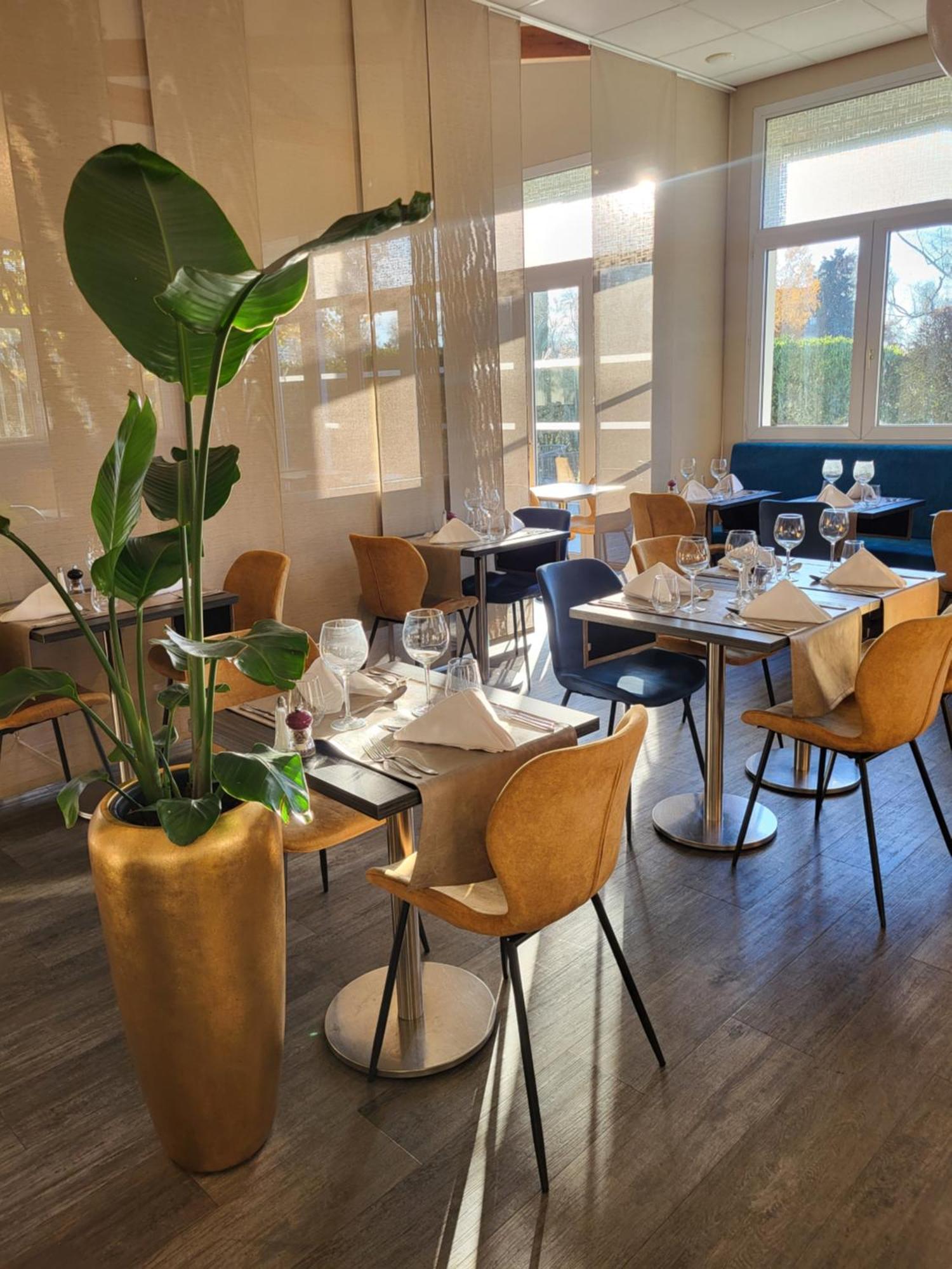 Hotel Restaurant Du Parc Saumur Logis Elegance Exterior photo