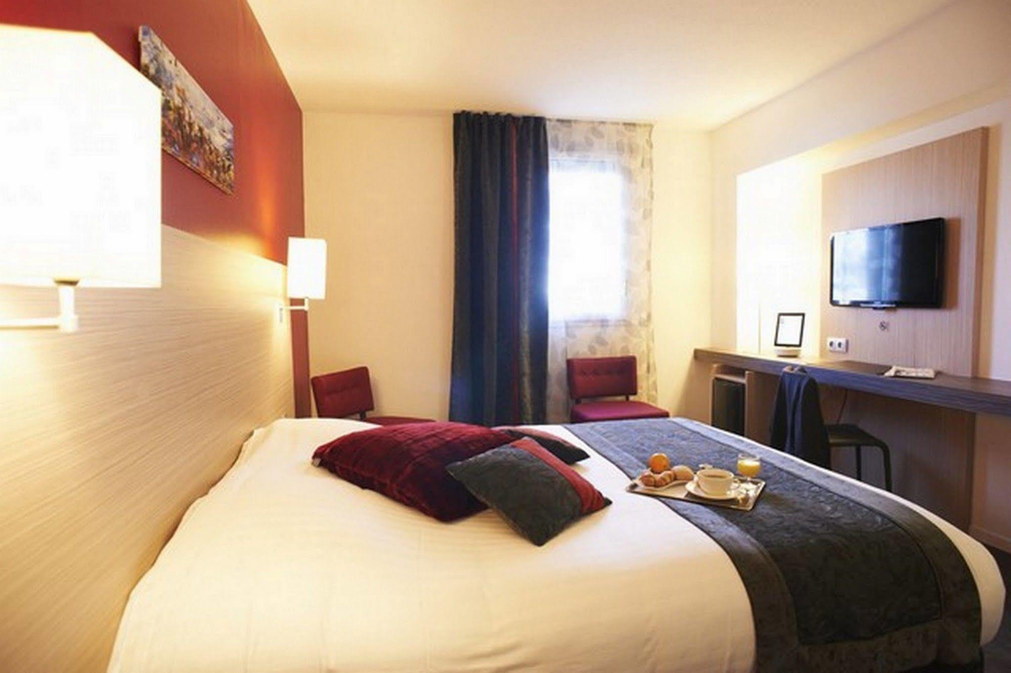 Hotel Restaurant Du Parc Saumur Logis Elegance Exterior photo